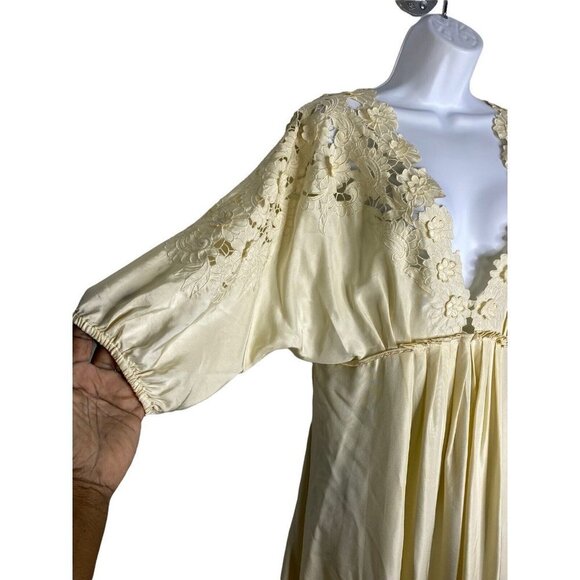 BCBG MaxAzria Woman’s Runway Lace Appliqué Silk Ivory‎ Dress Size M - Picture 4 of 10